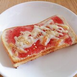 苺ジャムとチーズとごまのトースト